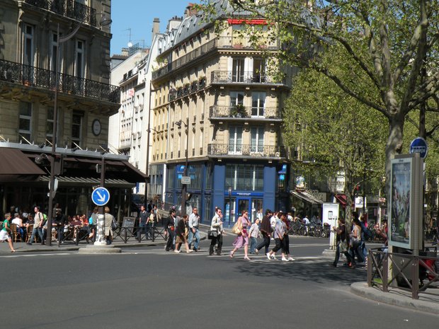  passage clouté, boulevard Saint-Michel